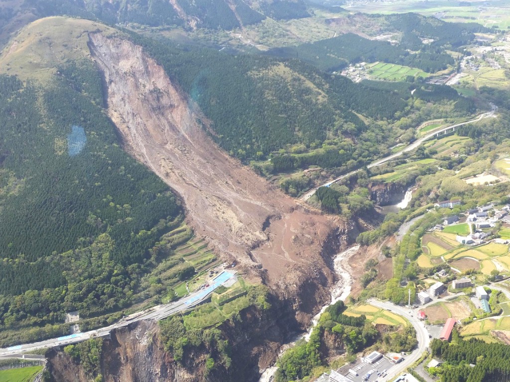 阿蘇大橋の崩落（2016年熊本地震）