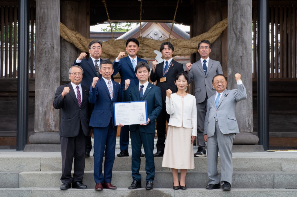 阿蘇郡市7市町村長 集合写真（令和8年8月27日 阿蘇神社）